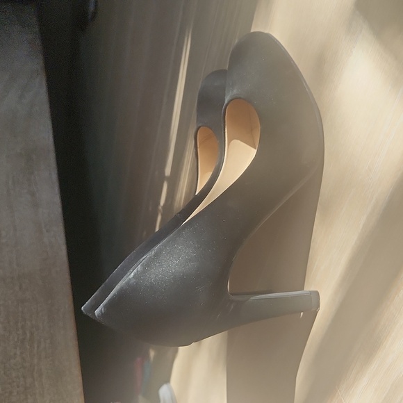 Perfect Black Pump - Picture 3 of 5